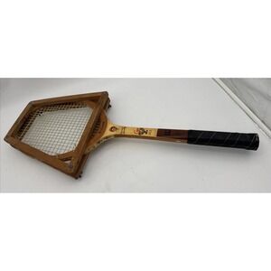 Vintage Wilson tennis racket stylist Maureen Connolly model dr20